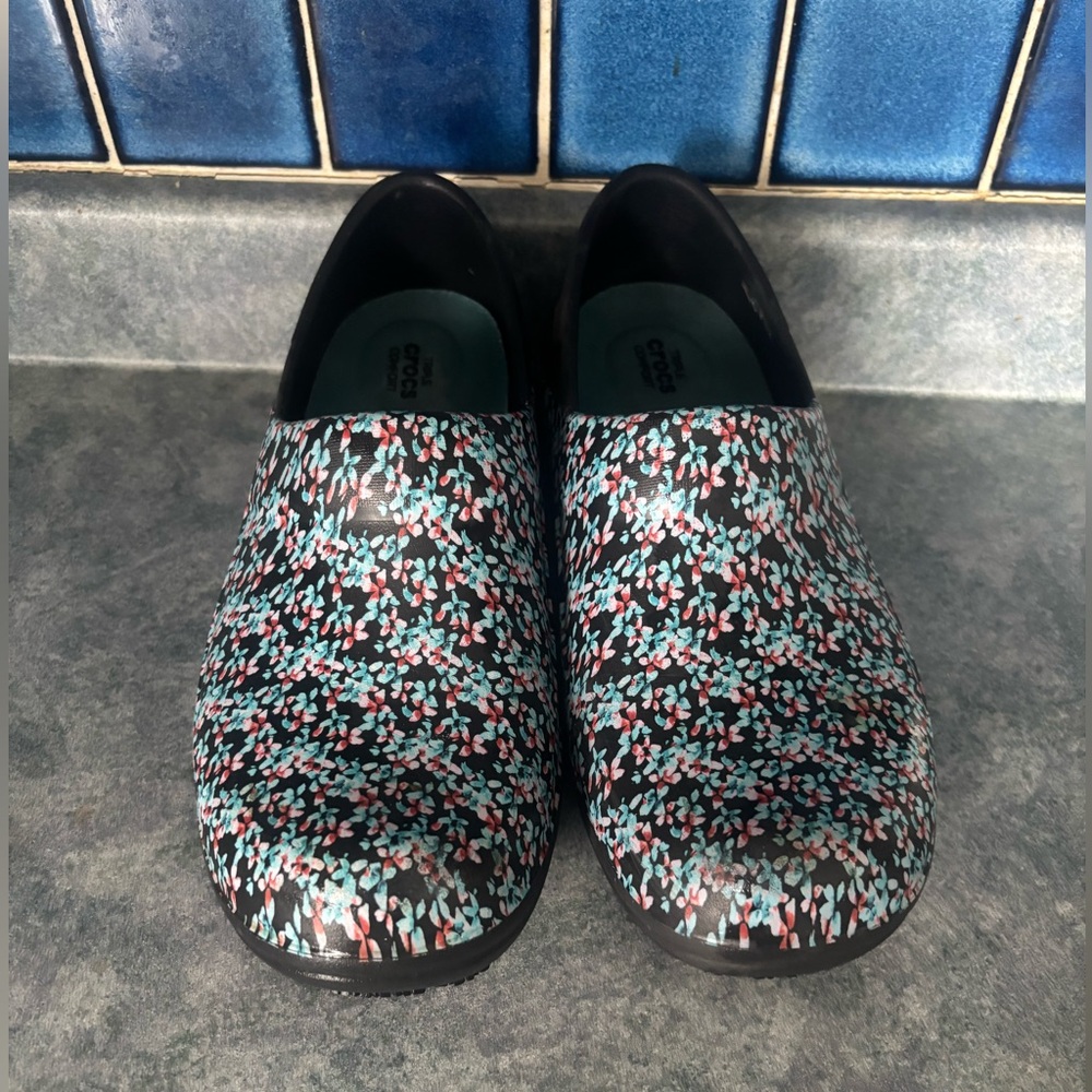 Women's Black Floral Slip-On Clogs